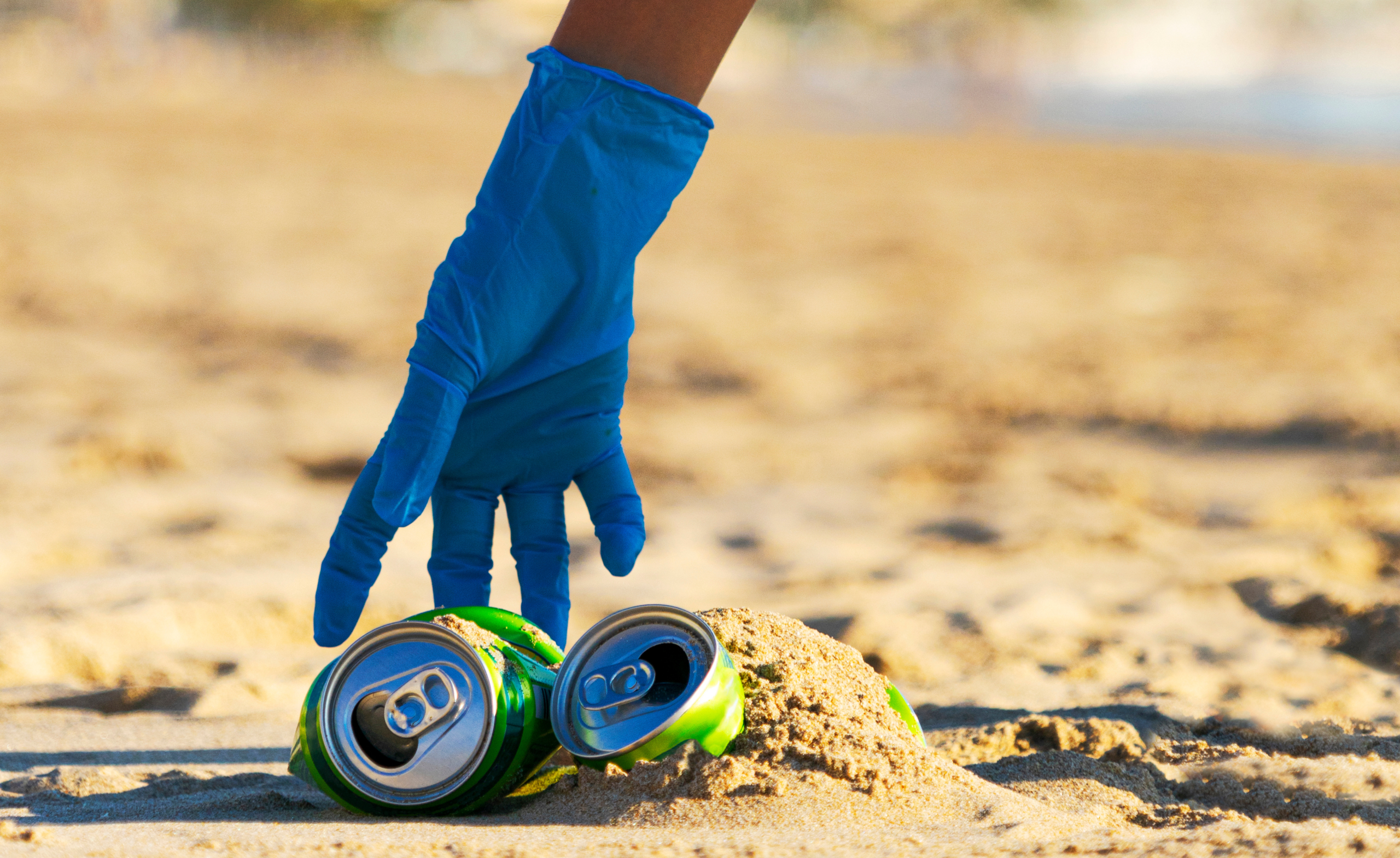 Koliko časa se razgrajuje…: Pločevinka, sijaj, ki v morju ne ugasne