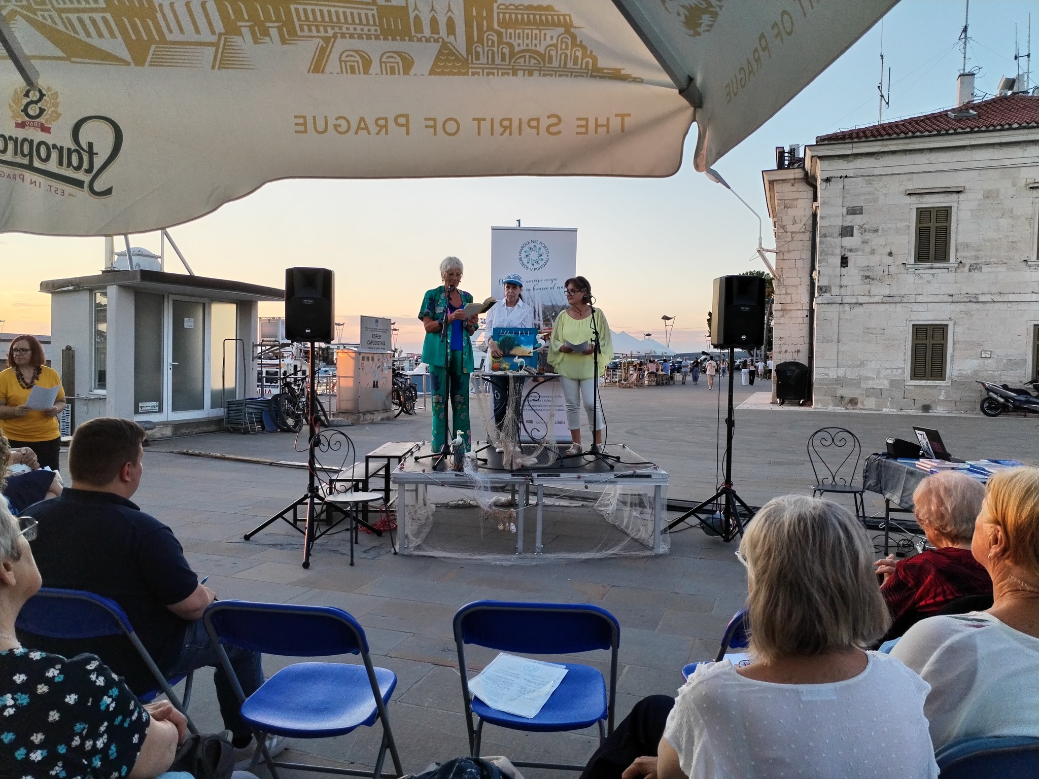 Jesen je tu, mi pa se spominjamo poletja ob morju…v objemu poezije